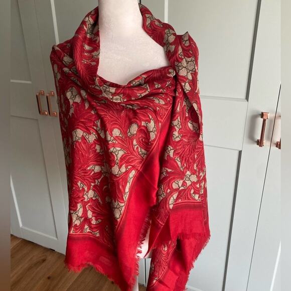 NWT Gucci Big Arabesque Logo GG Monogram Silk Modal Red Scarf Shawl - Picture 2 of 8